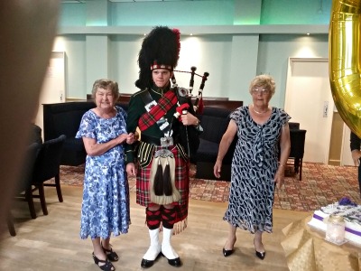 My Aunt with the Piper