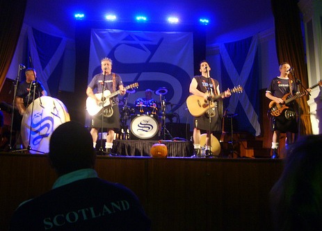 men wearing kilts men wearing kilts